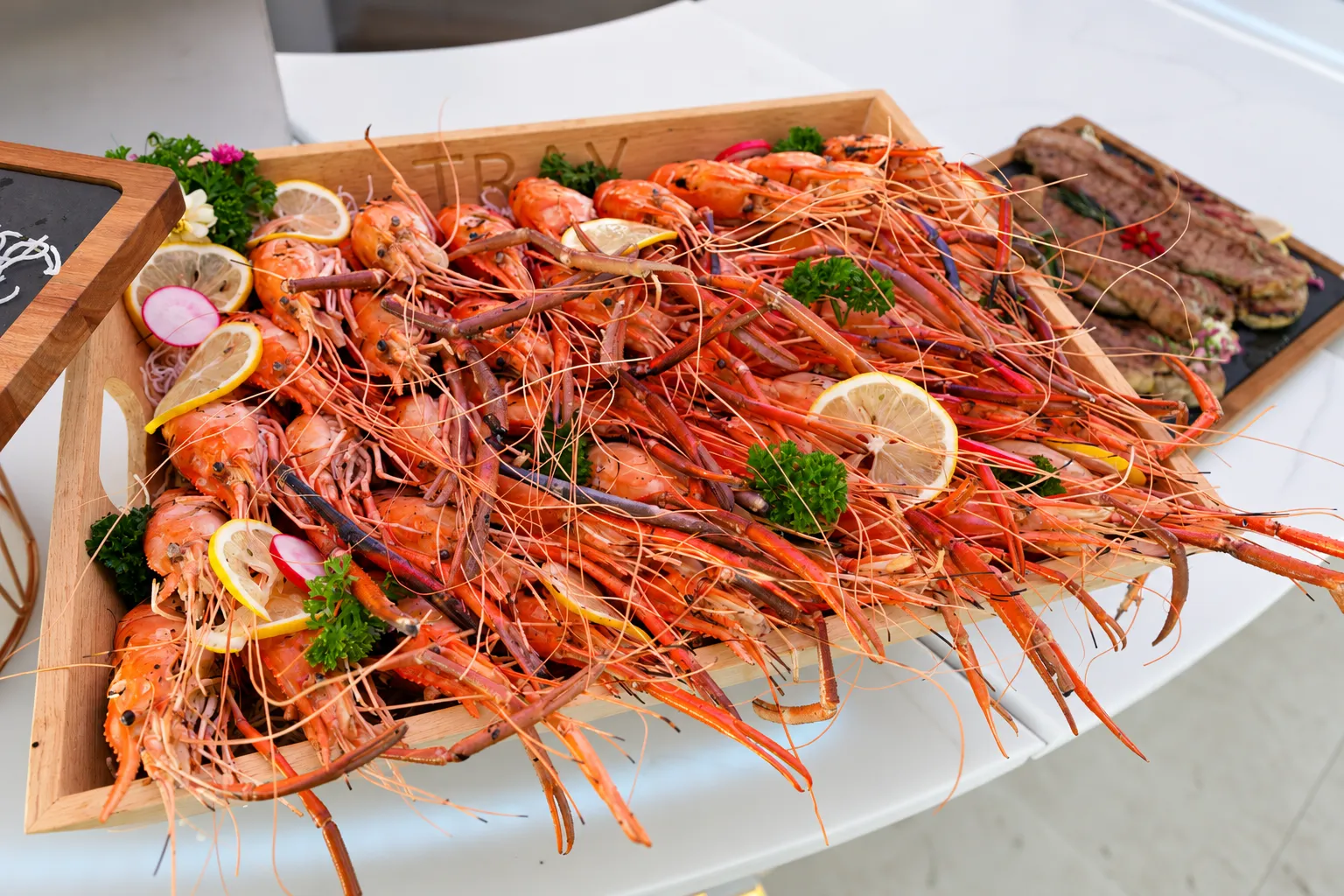 กุ้งแม่น้ำย่างตัวใหญ่มาก ปรุงโดยเชฟโรงแรม 5 ดาว